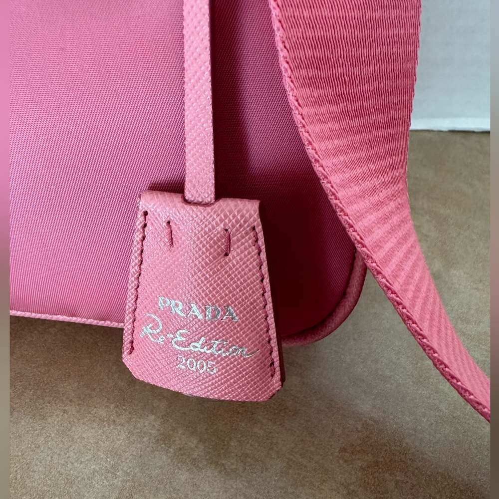 Prada Re-edition 2005 Nylon Shoulder Bag in Begonia Pink - Picture 4 of 16